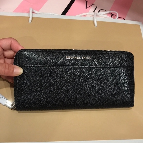 🔥 ON SALE 🔥 💖 Michael Kors Pocket Zippier Wallet Mercer - Picture 1 of 4